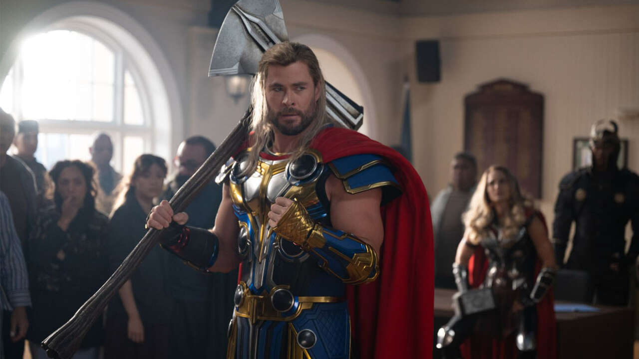 کریس همسورث می‌گوید که در فیلم Thor: Love and Thunder تبدیل به یک تقلید از خود شده است